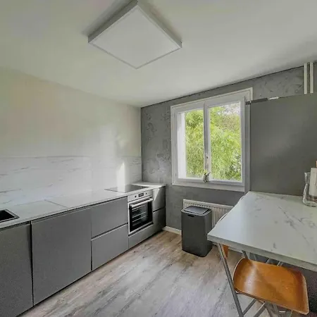 Tres Bien Equipe Et Idealement Situe. Apartment