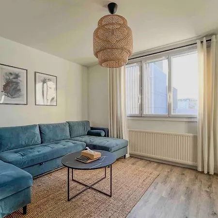 Apartament Tres Bien Equipe Et Idealement Situe. *