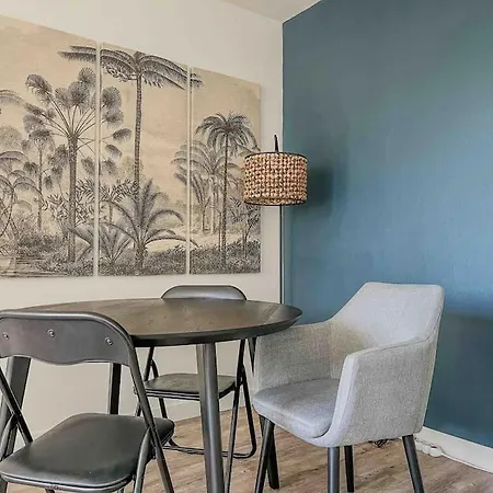 Apartament Tres Bien Equipe Et Idealement Situe. Nantes